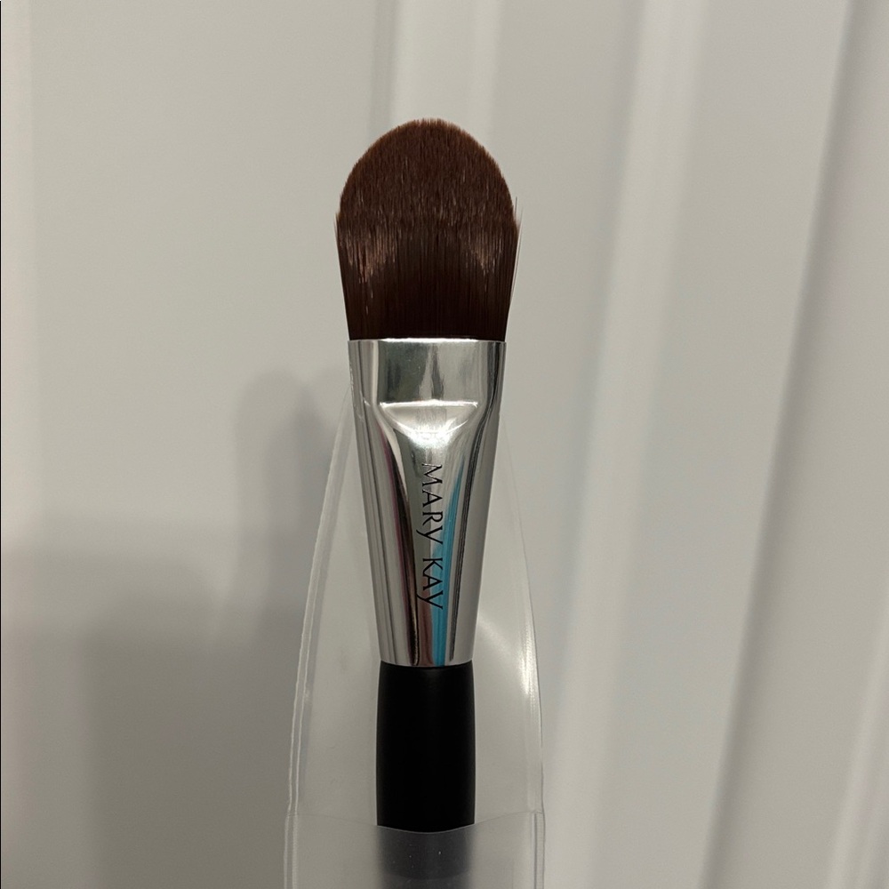Mary Kay Silver Liquid Foundation Brush NEW